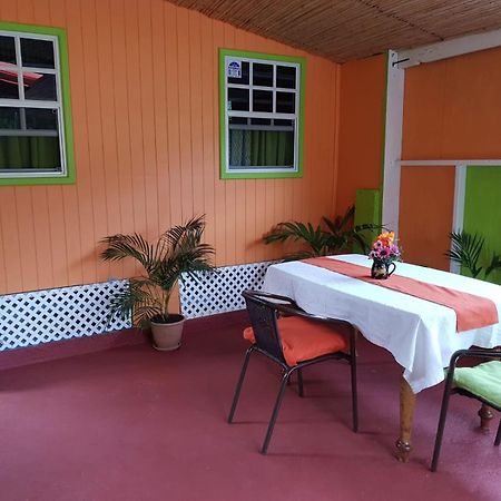 Salz Cozy Inn Roseau Buitenkant foto